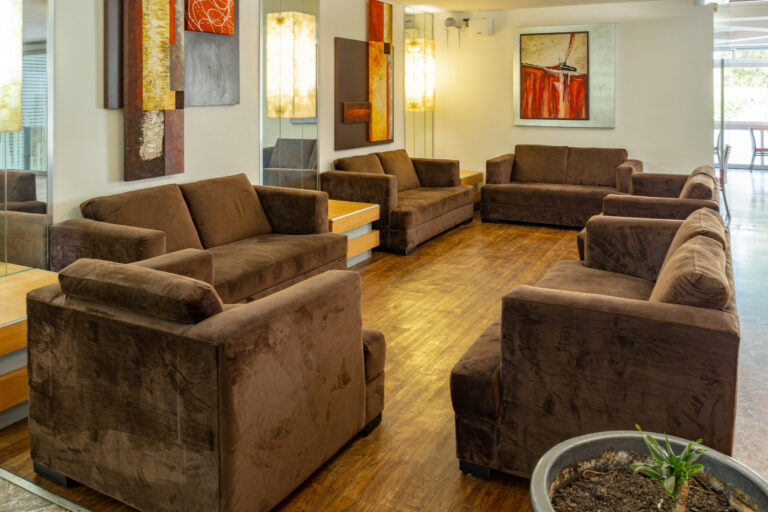 hotel-milan-airbnb-lobby2