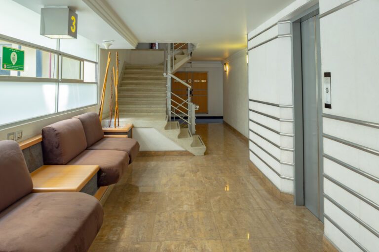 hotel-milan-airbnb-pasillo9